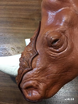 王嘉慶皮塑新作《犀牛RHINOCEROS》 材料溫度與靈魂碰撞的藝術(shù)篇章